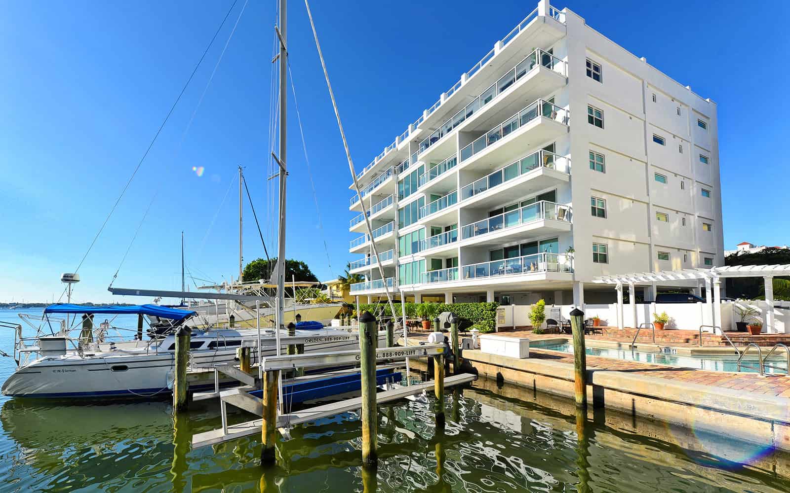 01-650-601-209 Downtown Sarasota Bayfront Penthouse