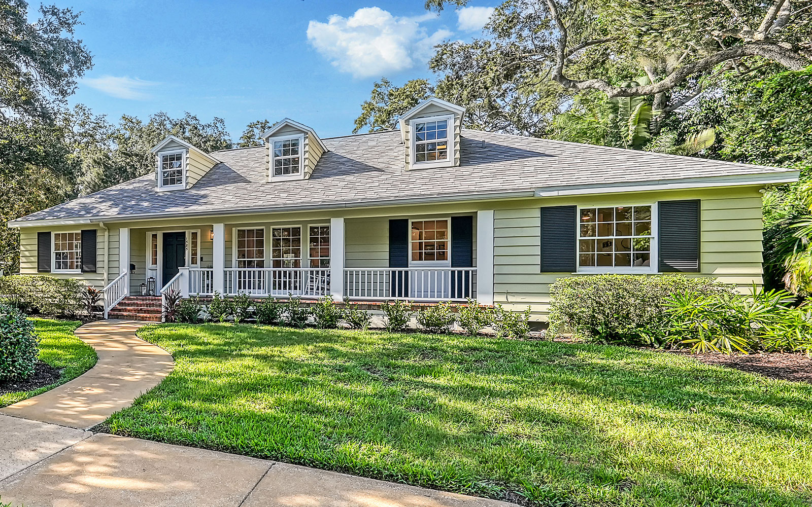 1585 South Drive, Sarasota, FL 34239