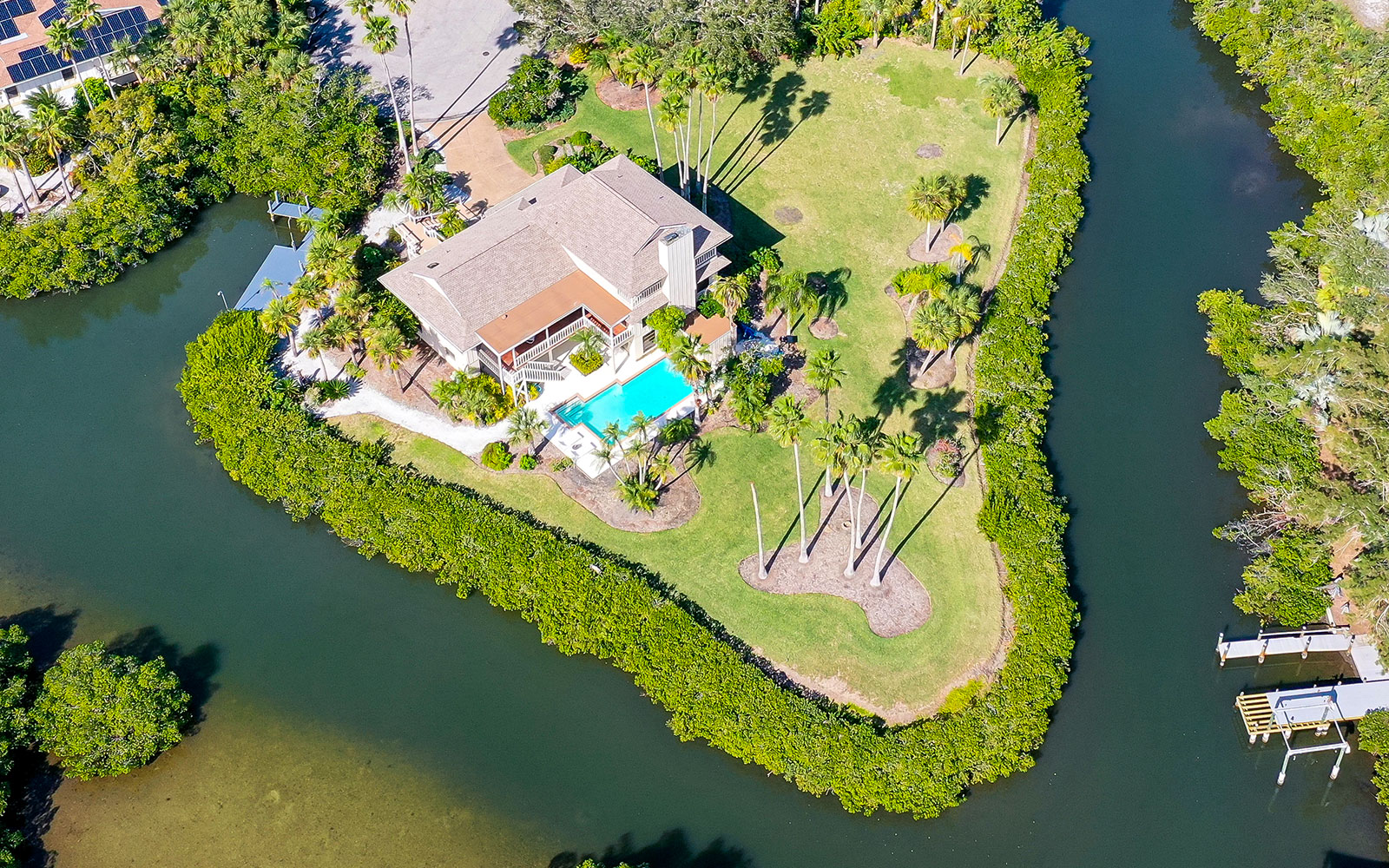 South Sarasota Luxury Waterworld